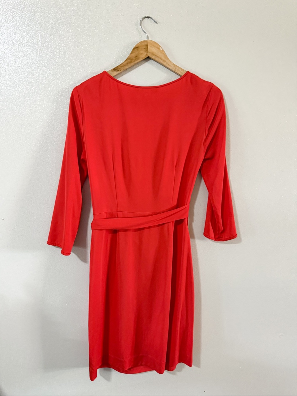 Diane Von Furstenberg | Silk Blend Zoe Tie Waist Red Dress, size 8 - Picture 5 of 12